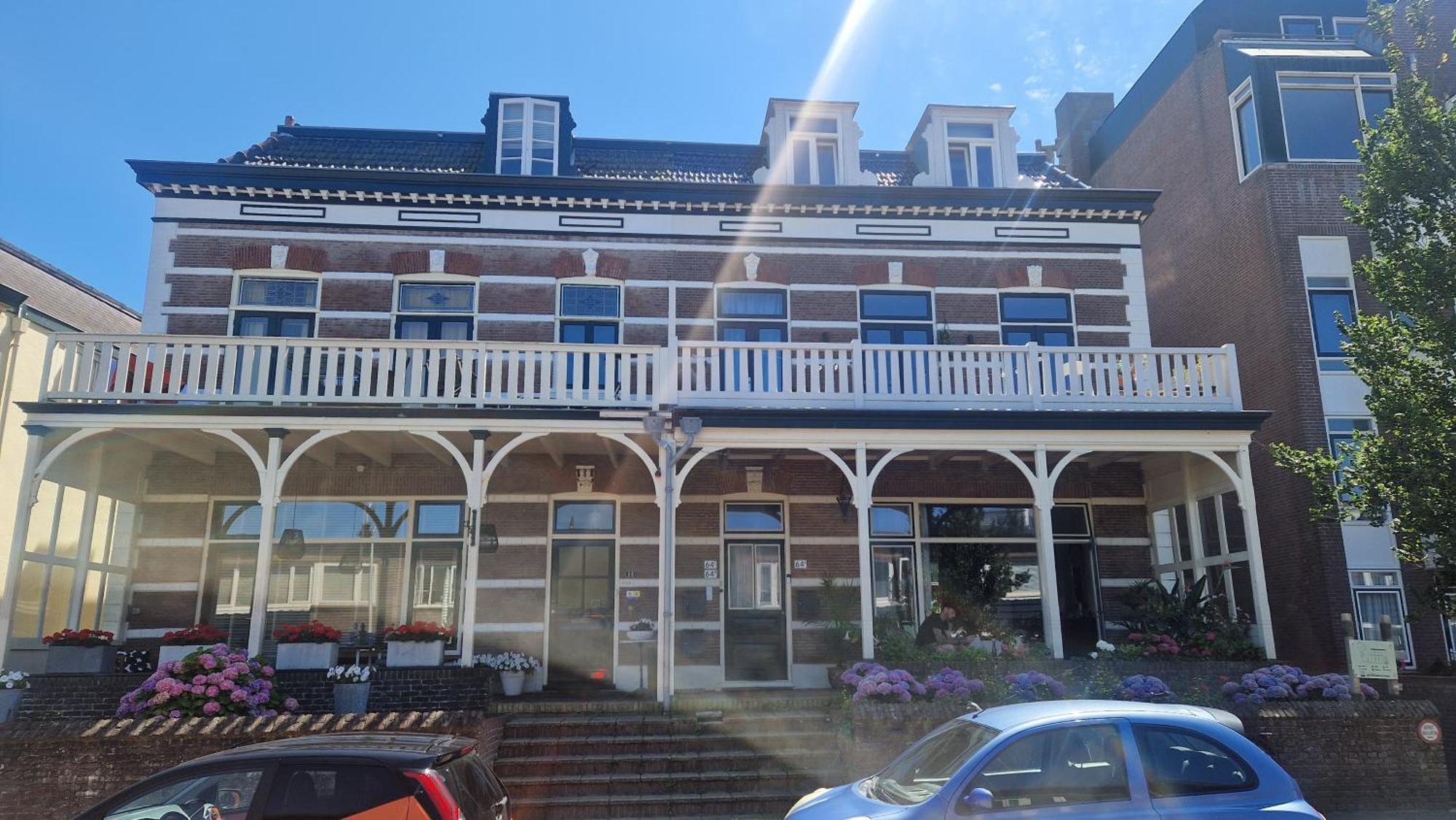 Aan Den Hogeweg Apartment *